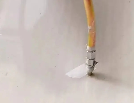 兴山瓷砖空鼓维修公司专业解答在瓷砖铺贴过程中，如果使用的砂料过粗（如全部使用了粗砂），可能会导致以下问题